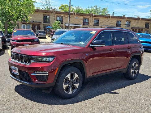 Used 2024 Jeep Grand Cherokee Limited 4xe AWD/4WD image 3