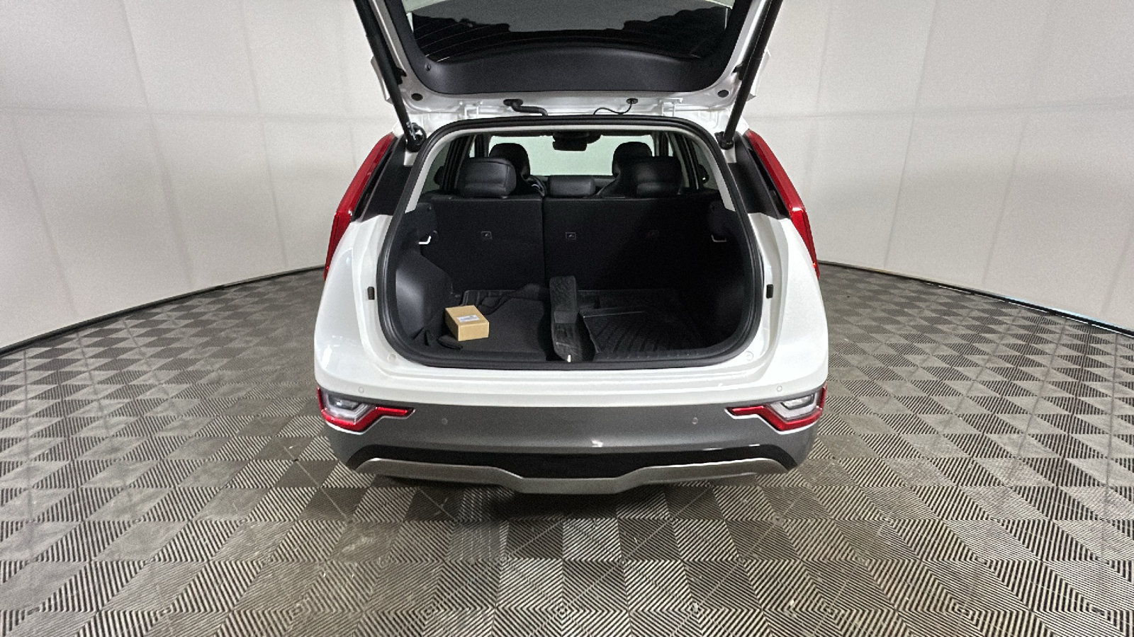 Used 2024 Kia Niro Wave w/ Wave Preserve Package FWD image 31