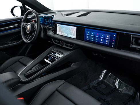 Certified 2025 Porsche Macan 4 Electric image 16