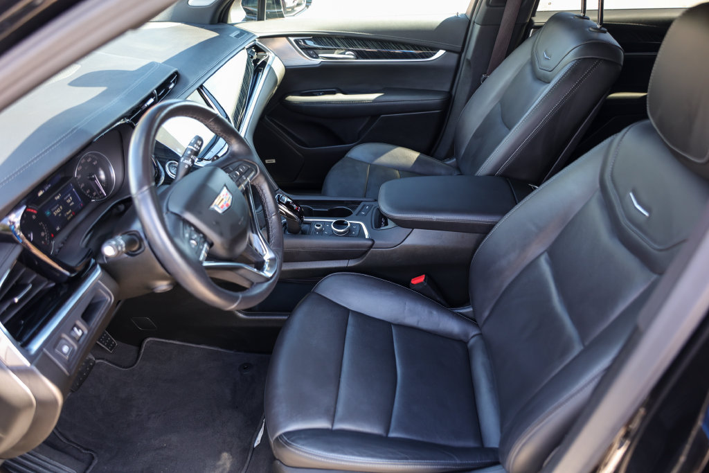 Used 2025 Cadillac XT6 Premium Luxury FWD image 9