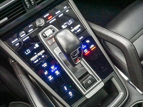 Certified 2022 Porsche Cayenne Turbo AWD/4WD image 23