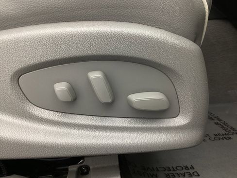 Used 2017 Chevrolet Impala Premier w/ Enhanced Convenience Package image 42