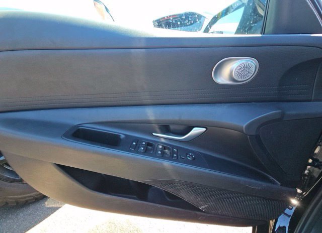 Used 2025 Hyundai Elantra Hybrid FWD image 9