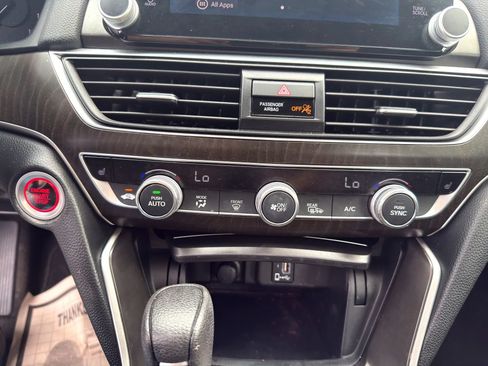 Used 2018 Honda Accord EX image 26