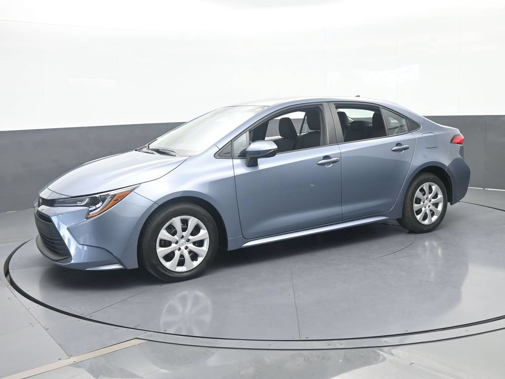 Used 2024 Toyota Corolla LE FWD image 2