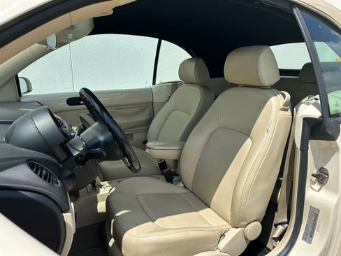 Used 2010 Volkswagen Beetle Final Edition FWD image 10