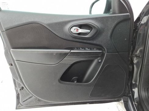 Used 2015 Jeep Cherokee Latitude image 12