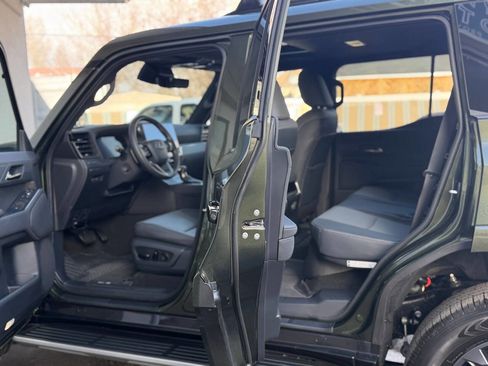 Used 2024 Lexus GX 550 image 32