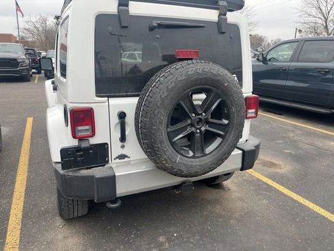 Used 2018 Jeep Wrangler Unlimited Sahara w/ Connectivity Group image 4