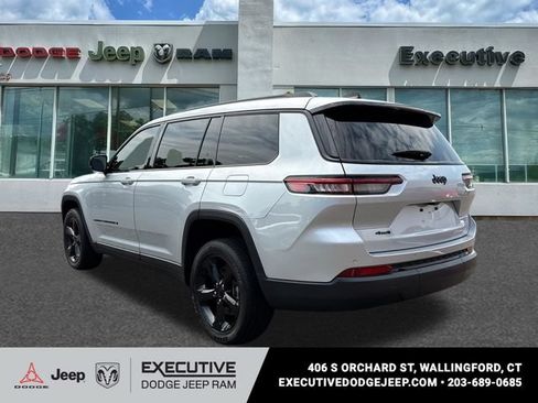 Used 2023 Jeep Grand Cherokee L Laredo AWD/4WD image 2