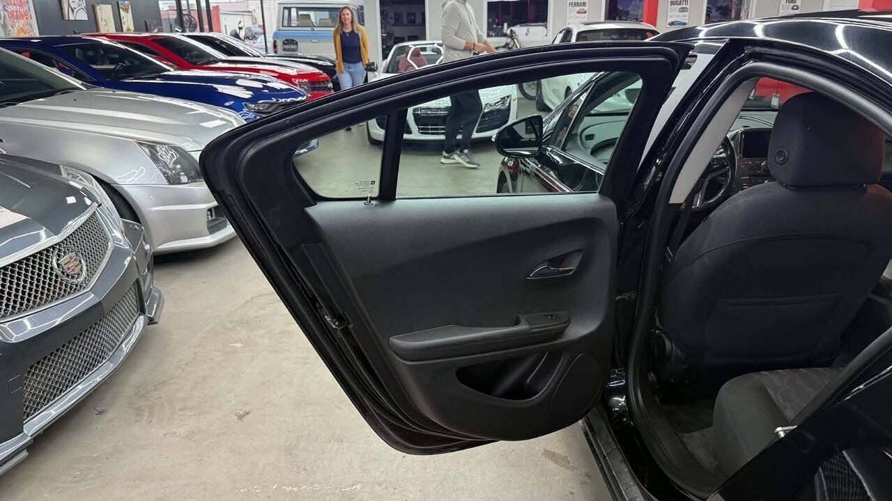 Used 2015 Chevrolet Volt FWD image 14