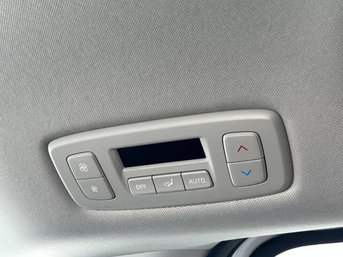 Used 2026 Kia Carnival FWD image 25