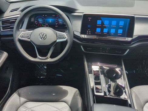 Used 2024 Volkswagen Atlas Cross Sport SE w/ Panoramic Sunroof Package FWD image 17
