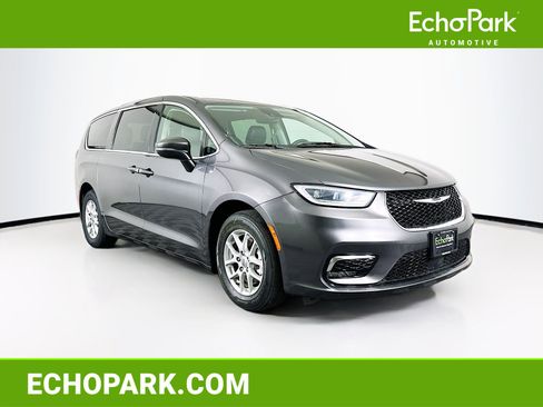 Used 2023 Chrysler Pacifica Touring-L image 1