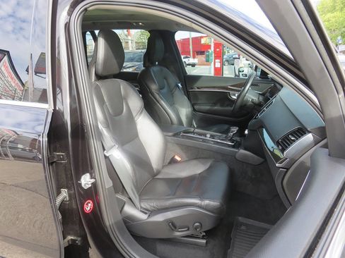 Used 2018 Volvo XC90 T6 Momentum w/ Convenience Package AWD/4WD image 11