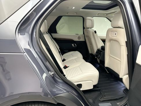 Certified 2025 Land Rover Discovery S AWD/4WD image 4