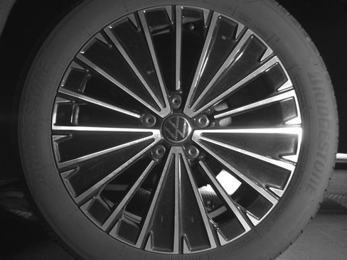 Used 2025 Volkswagen Taos SE image 14