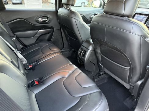 Used 2019 Jeep Cherokee Limited image 19