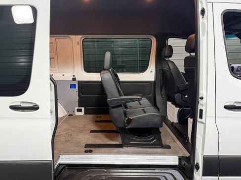 Used 2020 Mercedes-Benz Sprinter 2500 image 12
