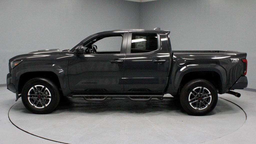 Used 2025 Toyota Tacoma TRD Sport AWD/4WD image 8