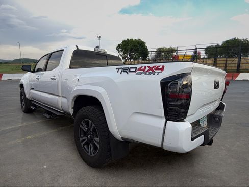 Used 2019 Toyota Tacoma TRD Sport AWD/4WD image 4