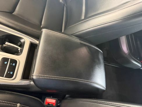 Used 2023 Ford Explorer XLT w/ Equipment Group 202A RWD image 20