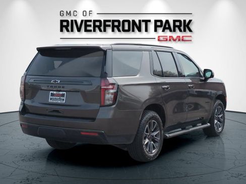 Used 2021 Chevrolet Tahoe Z71 w/ Z71 Signature Package AWD/4WD image 3
