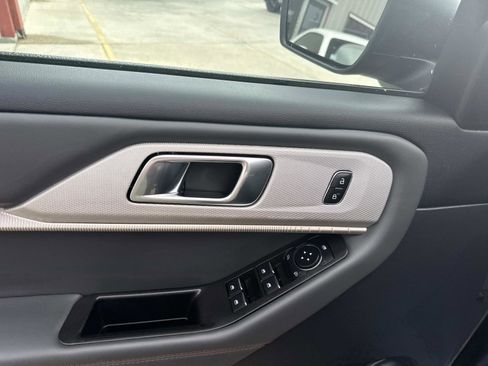 Used 2025 Ford Explorer Active image 19