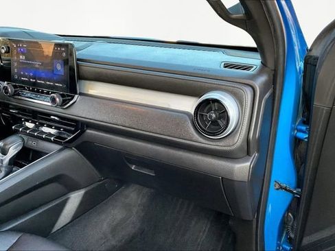 Used 2023 Chevrolet Colorado LT w/ LT Convenience Package III image 18