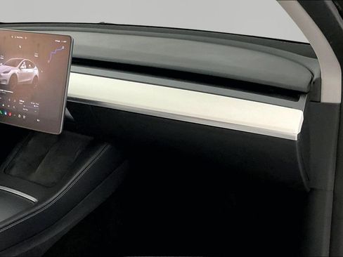 Used 2022 Tesla Model Y Long Range image 22