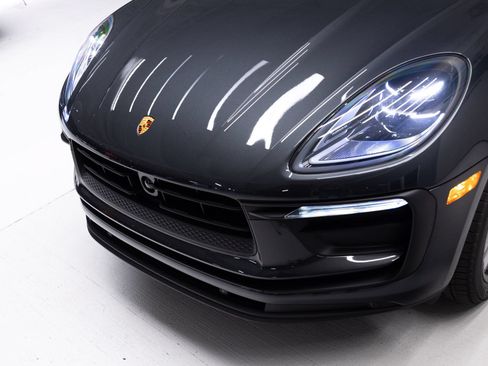 Certified 2026 Porsche Macan AWD/4WD image 33