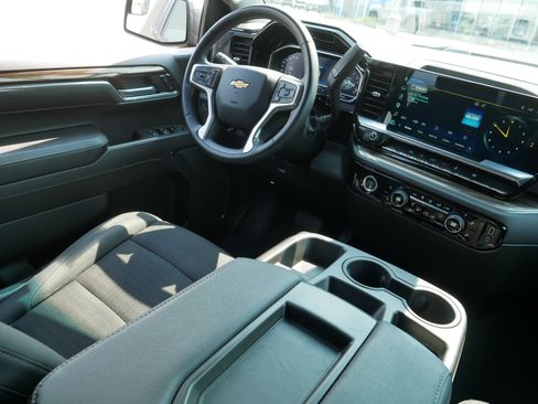 Used 2023 Chevrolet Silverado 1500 LT AWD/4WD image 9