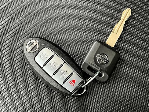 Used 2024 Nissan Frontier SL w/ Technology Package image 35