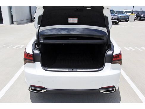 Used 2022 Lexus LS 500 RWD image 28