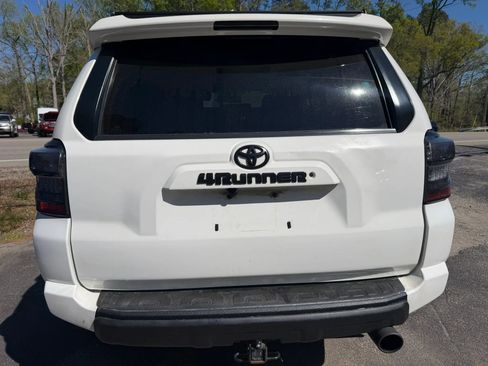 Used 2017 Toyota 4Runner SR5 Premium image 2