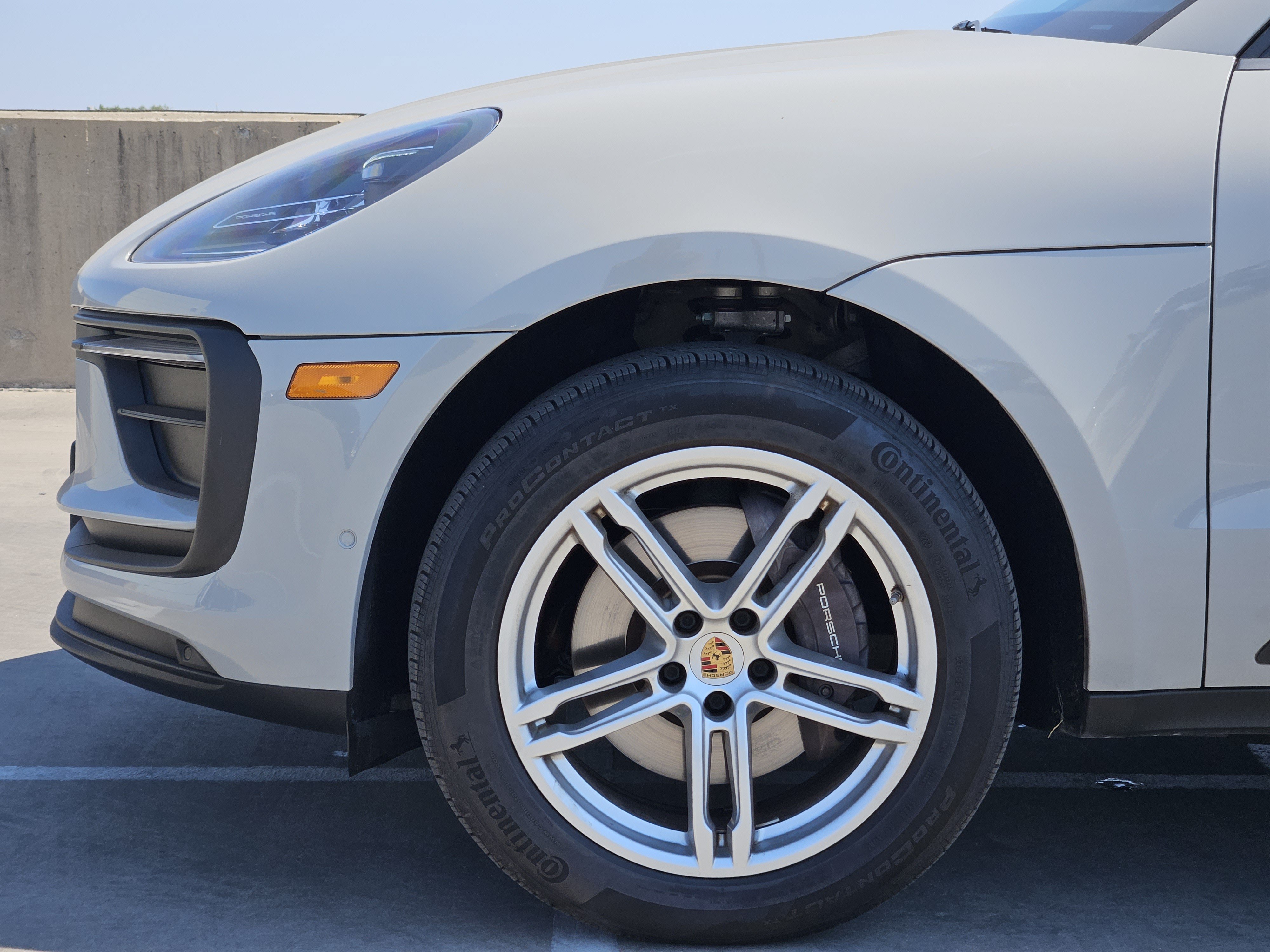 Certified 2023 Porsche Macan AWD/4WD image 13