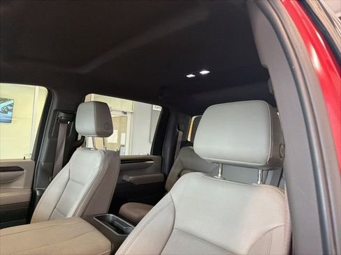 Used 2024 GMC Sierra 3500 SLT w/ SLT Premium Package AWD/4WD image 17