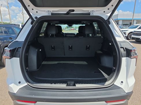 New 2026 Chevrolet Equinox LT w/ Convenience Package II FWD image 13