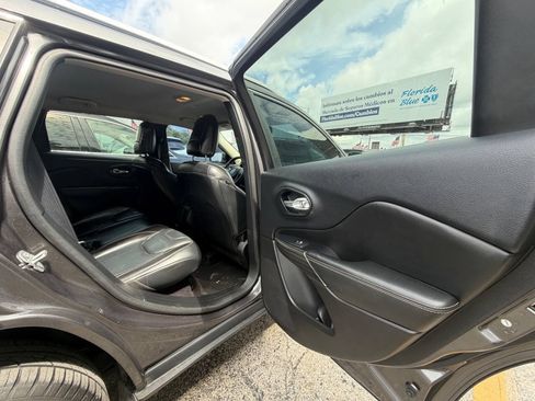 Used 2016 Jeep Cherokee Limited FWD image 21