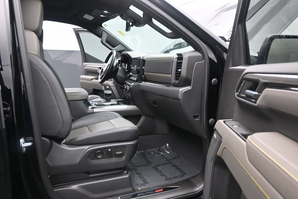 Used 2023 Chevrolet Silverado 1500 ZR2 w/ Technology Package AWD/4WD image 18