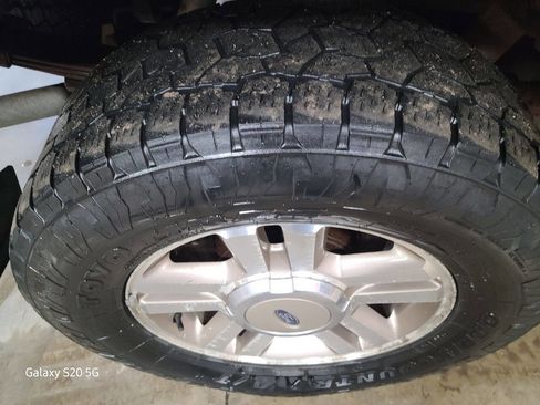 Used 2005 Ford F150 Lariat image 11