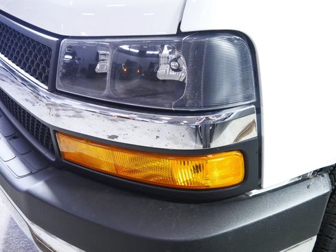 Used 2025 Chevrolet Express 3500 LT w/ LT Preferred Equipment Group RWD image 16