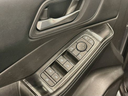 Used 2025 Nissan Rogue SV AWD/4WD image 15