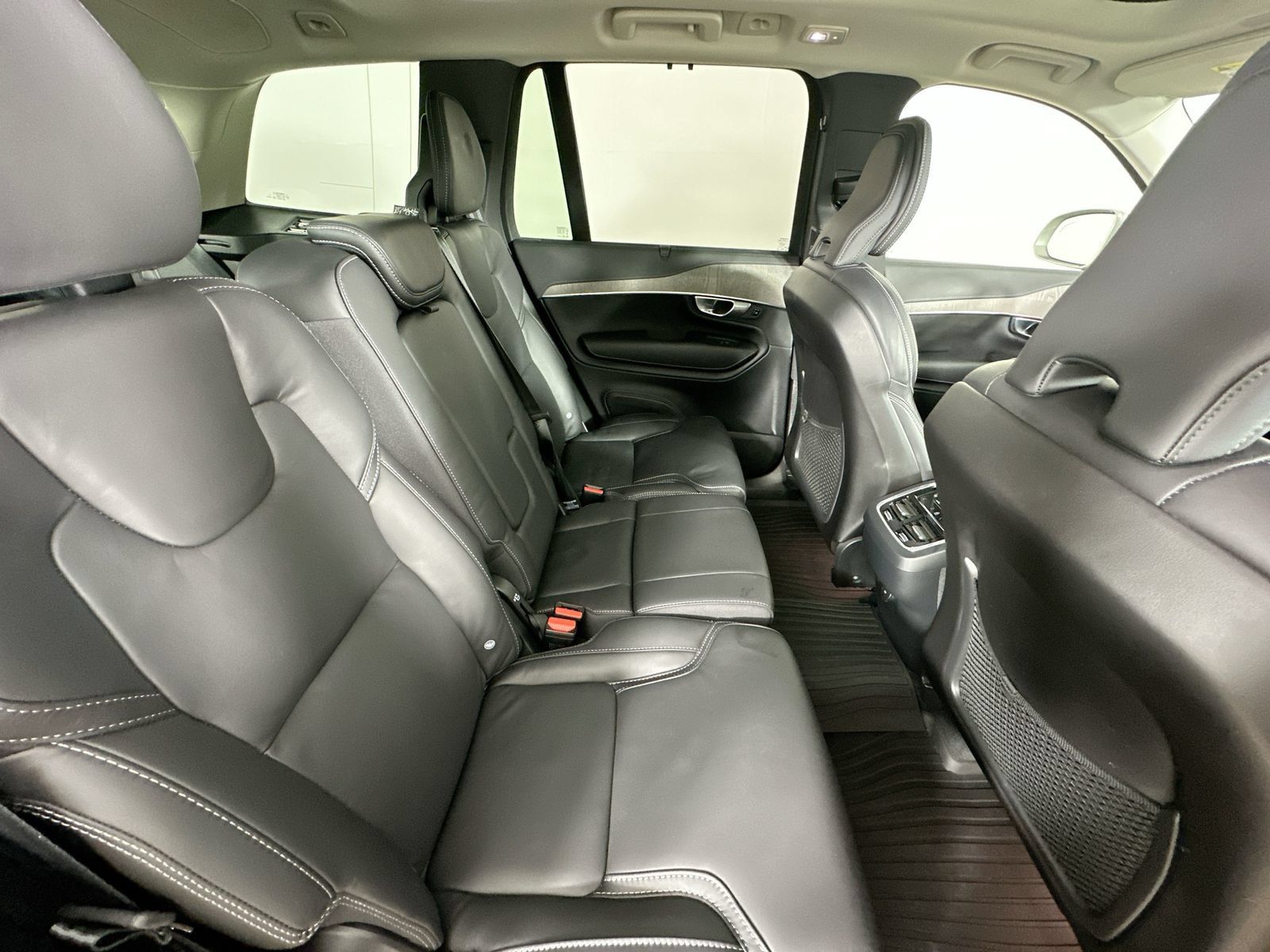 Used 2024 Volvo XC90 B6 Ultimate w/ Protection Package Premier AWD/4WD image 44