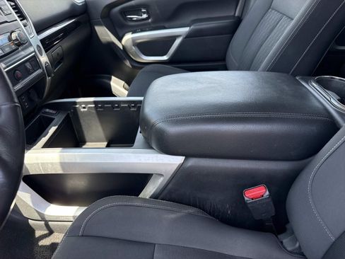 Used 2018 Nissan Titan SV w/ SV Convenience Package AWD/4WD image 20