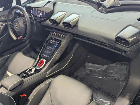 Used 2020 Lamborghini Huracan EVO image 19