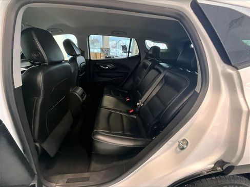 Used 2023 GMC Terrain SLT image 15