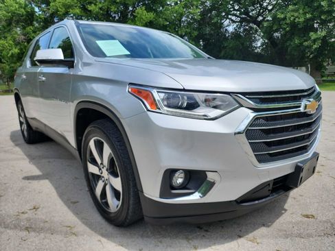 Used 2020 Chevrolet Traverse LT w/ LT Premium Package FWD image 1