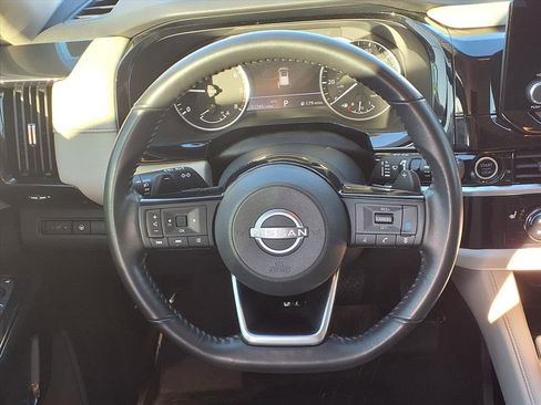 Used 2022 Nissan Pathfinder SV image 13