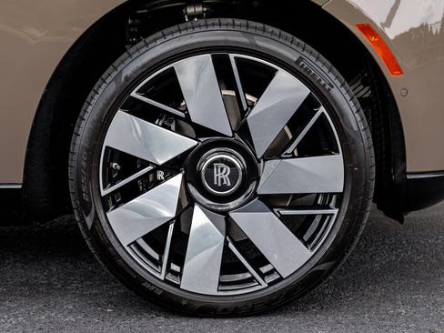 Certified 2025 Rolls-Royce Cullinan AWD/4WD image 24